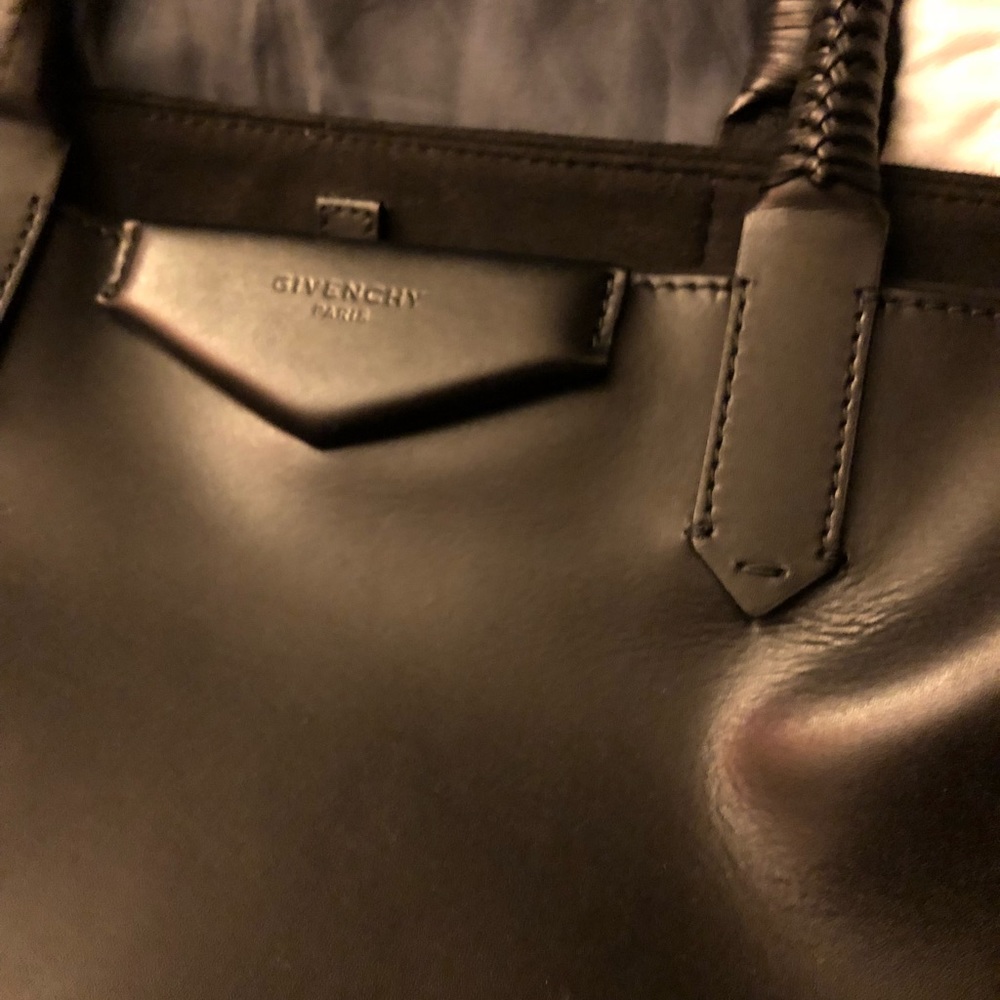 Givenchy Antigona wipe switch tote